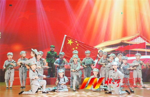 陈利众在讨论省政府工作报告时指出:为争做发展政协协商民主省域实践示范作出更多嘉兴探索和实践